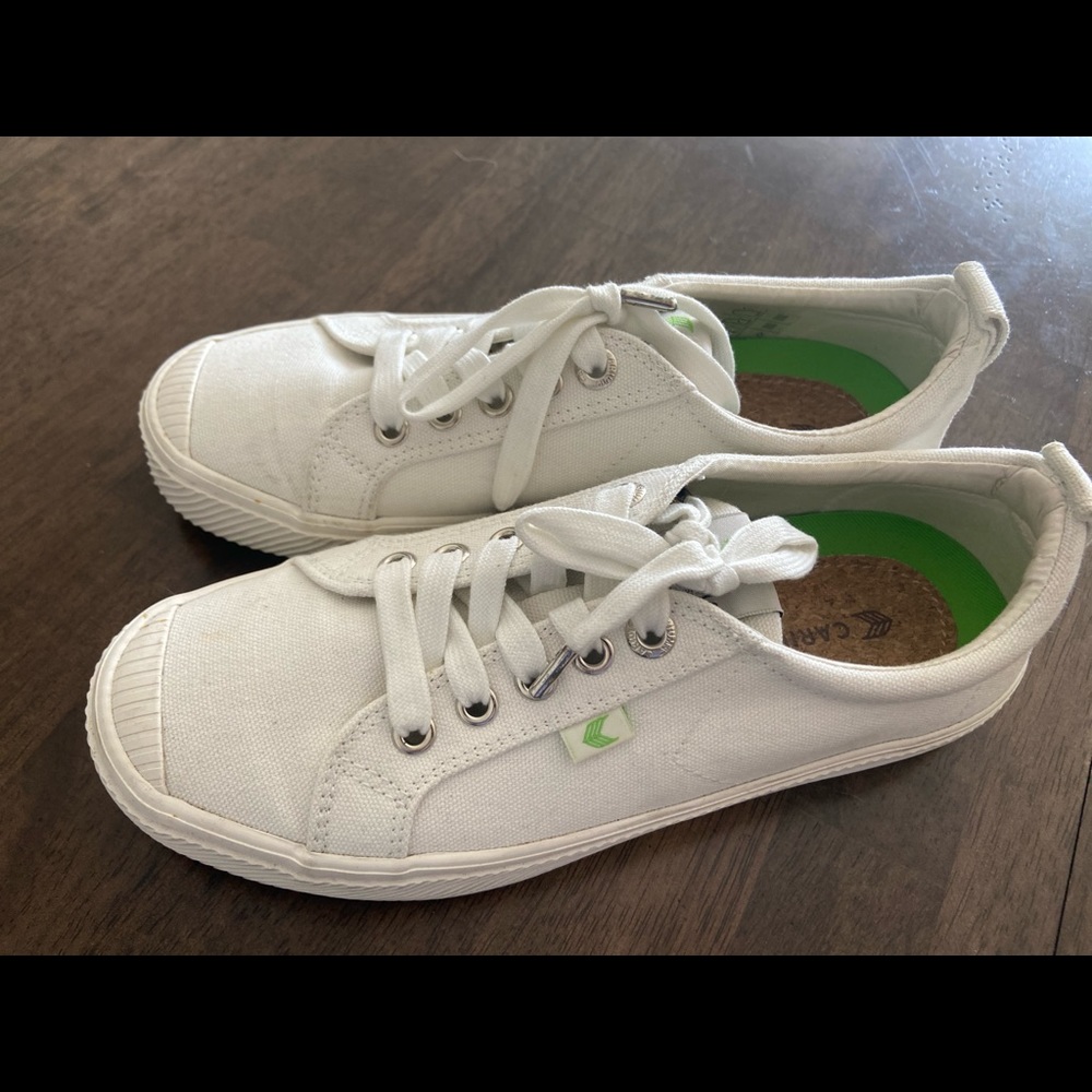 Cariuma OCA Low top white canvas sneakers